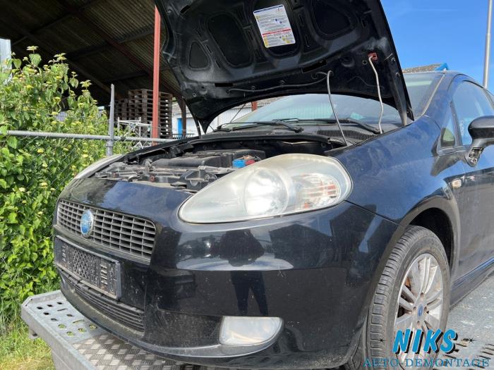 Fiat Punto Sloopvoertuig (2006, Zwart)