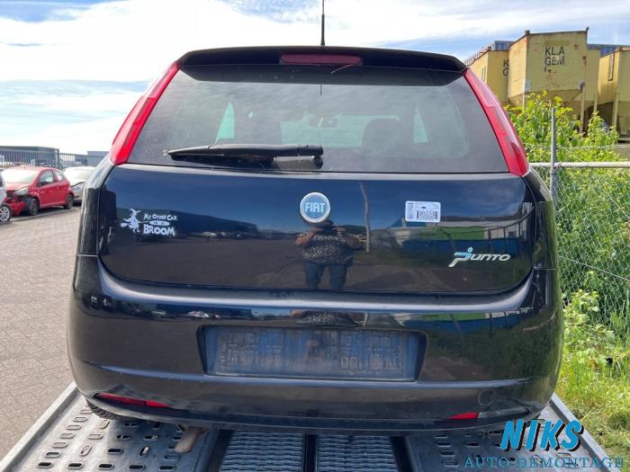 Fiat Punto Sloopvoertuig (2006, Zwart)