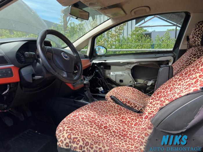 Fiat Punto Sloopvoertuig (2006, Zwart)