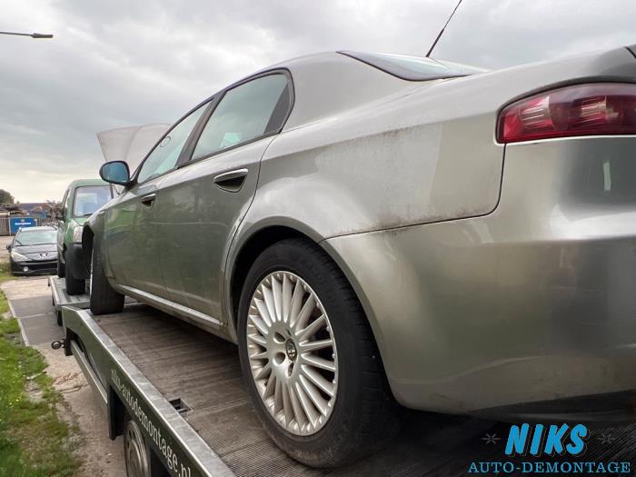 Alfa Romeo 159 2.4 JTDm 20V Sloopvoertuig (2006, Grijs)