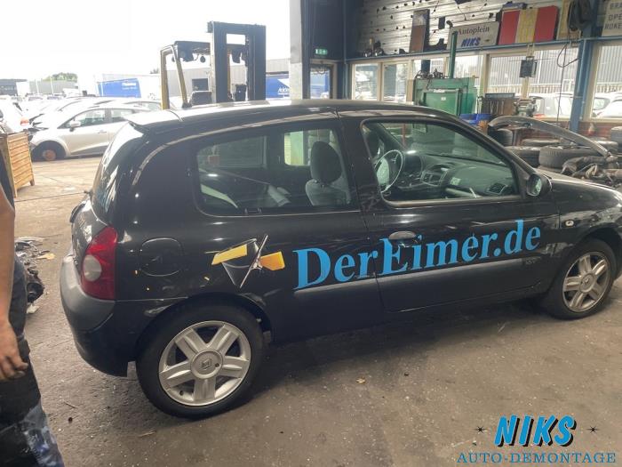 Renault Clio II 1.2 16V Sloopvoertuig (2004, Zwart)