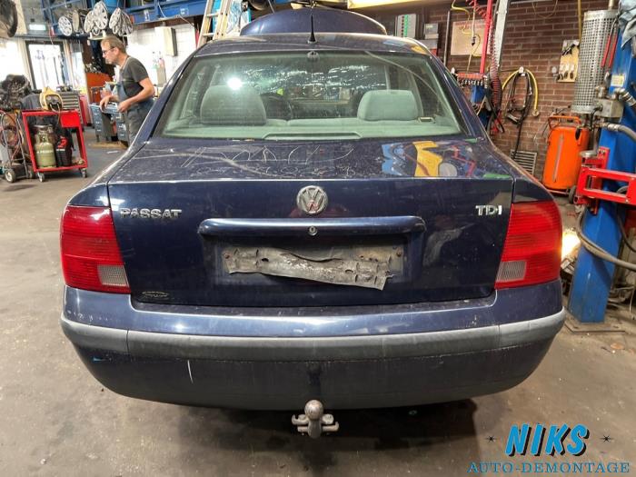 Volkswagen Passat 1.9 TDi 110 Sloopvoertuig (2000, Blauw)