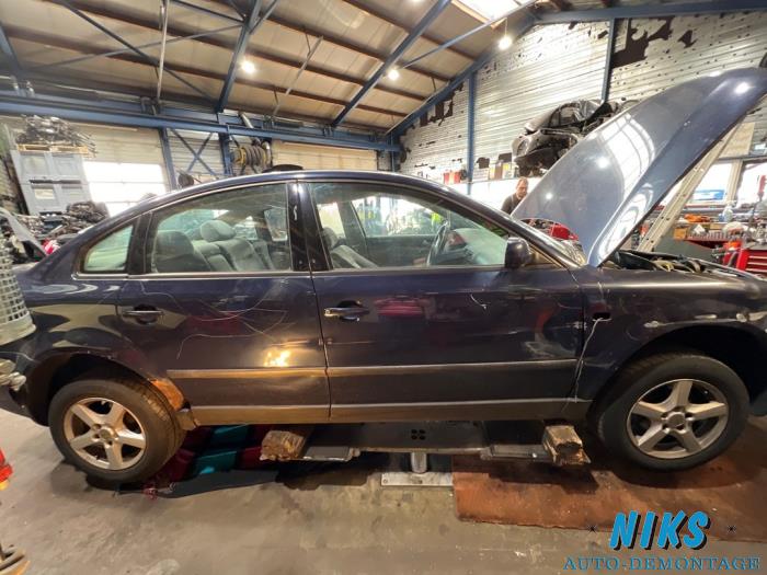 Volkswagen Passat 1.9 TDi 110 Sloopvoertuig (2000, Blauw)