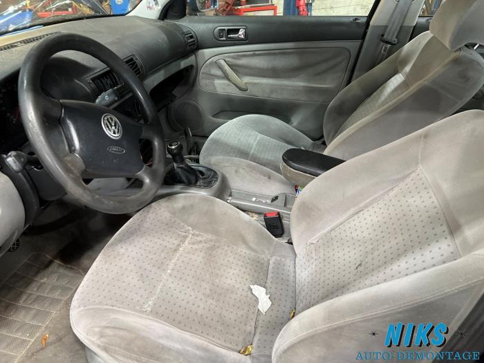 Volkswagen Passat 1.9 TDi 110 Sloopvoertuig (2000, Blauw)