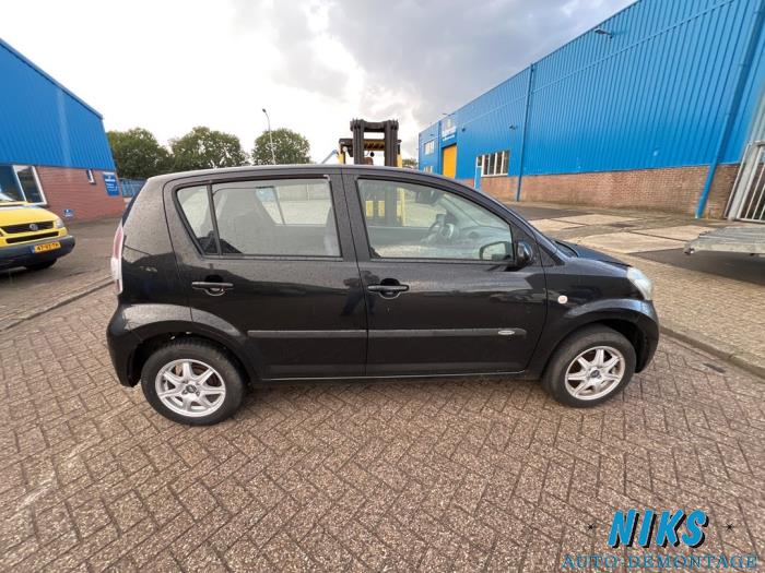 Daihatsu Sirion 2 1.0 12V DVVT Sloopvoertuig (2007, Zwart)