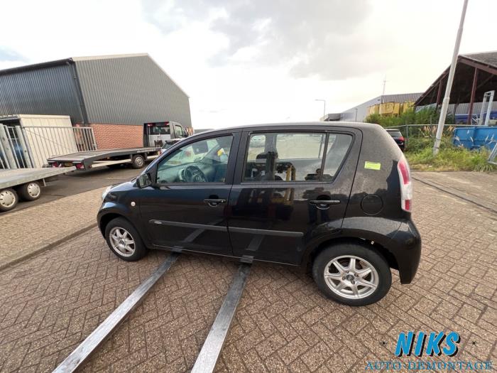 Daihatsu Sirion 2 1.0 12V DVVT Sloopvoertuig (2007, Zwart)