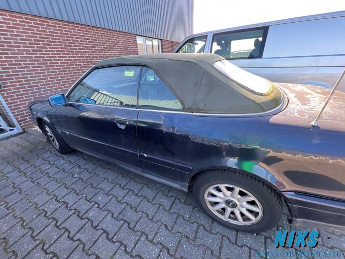 Audi Cabrio 2.3 E Schadevoertuig (1991, Blauw)