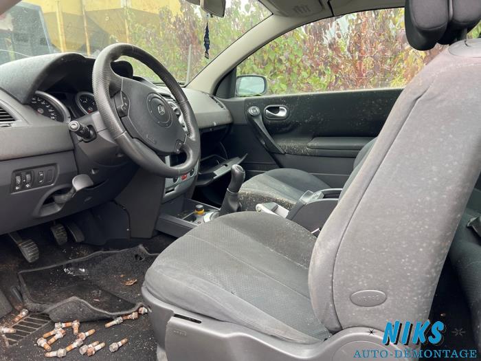 Renault Megane II CC 1.6 16V Sloopvoertuig (2004, Grijs)
