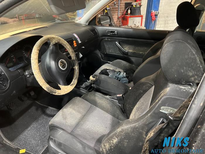 Volkswagen Golf IV 2.0 Sloopvoertuig (2003, Zwart)