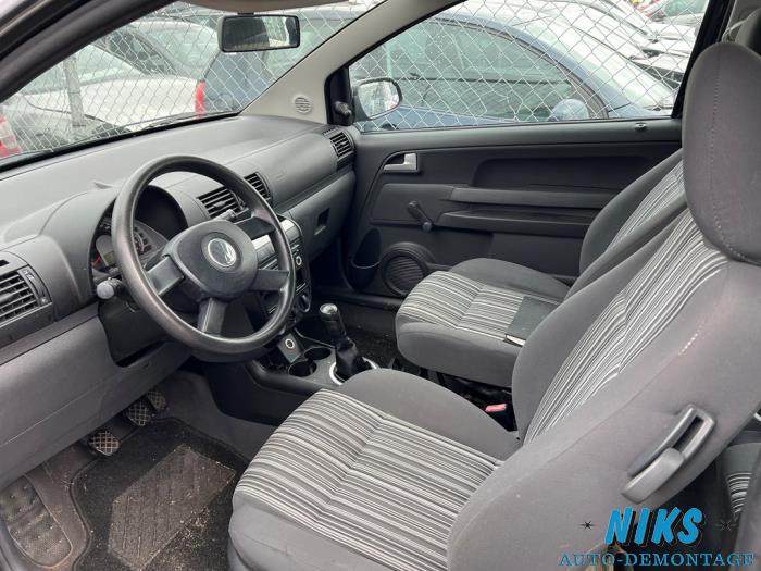 Volkswagen Fox 1.2 Sloopvoertuig (2005, Zwart)