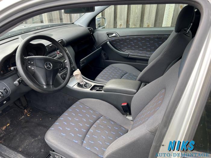 Mercedes C Sportcoupé 2.0 C-180 16V Sloopvoertuig (2001, Grijs)