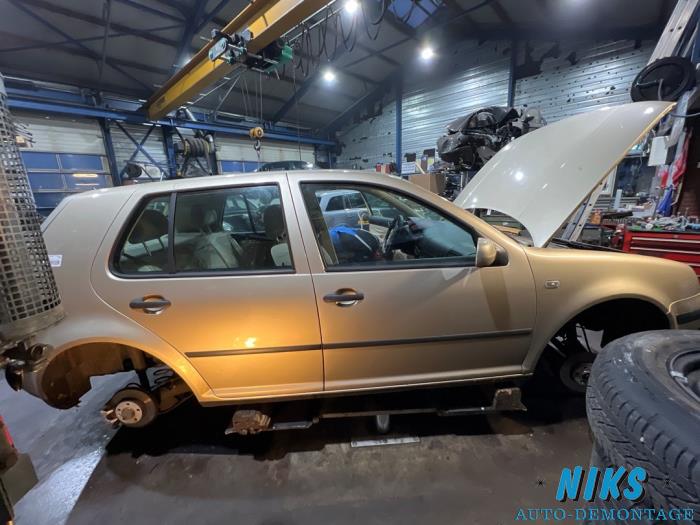 Volkswagen Golf IV 1.6 16V Sloopvoertuig (2002, Beige)