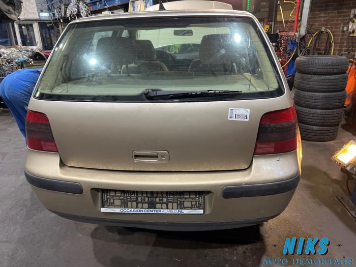 Volkswagen Golf IV 1.6 16V Sloopvoertuig (2002, Beige)