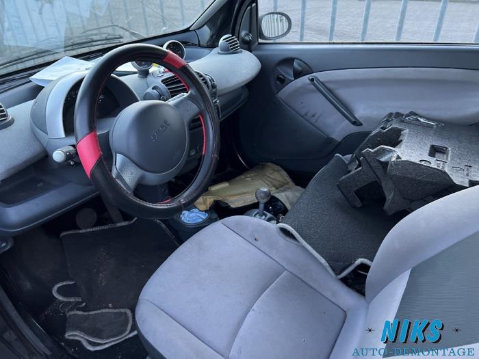 Smart City-Coupé 0.6 Turbo i.c. Smart&Pure Sloopvoertuig (2002, Zwart)