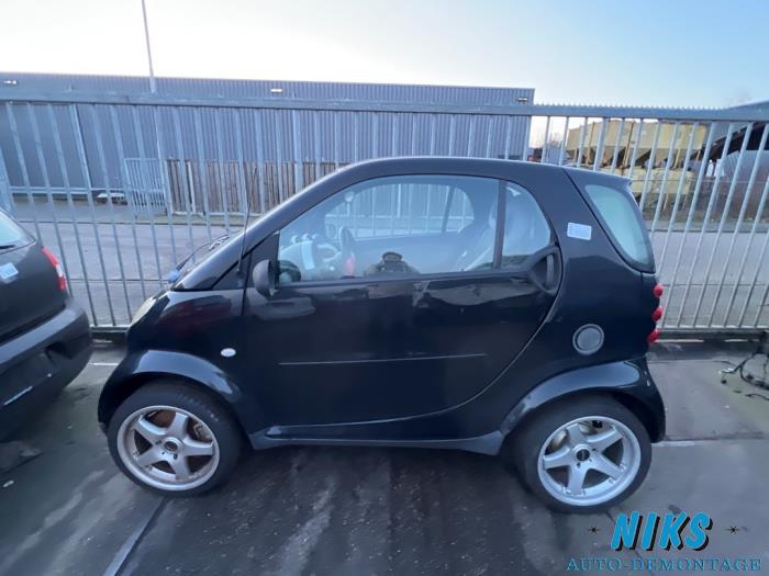 Smart City-Coupé 0.6 Turbo i.c. Smart&Pure Sloopvoertuig (2002, Zwart)