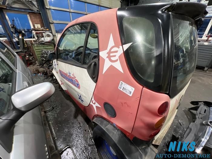 Smart City-Coupé 0.6 Turbo i.c. Smart&Pure Sloopvoertuig (2000, Zwart)