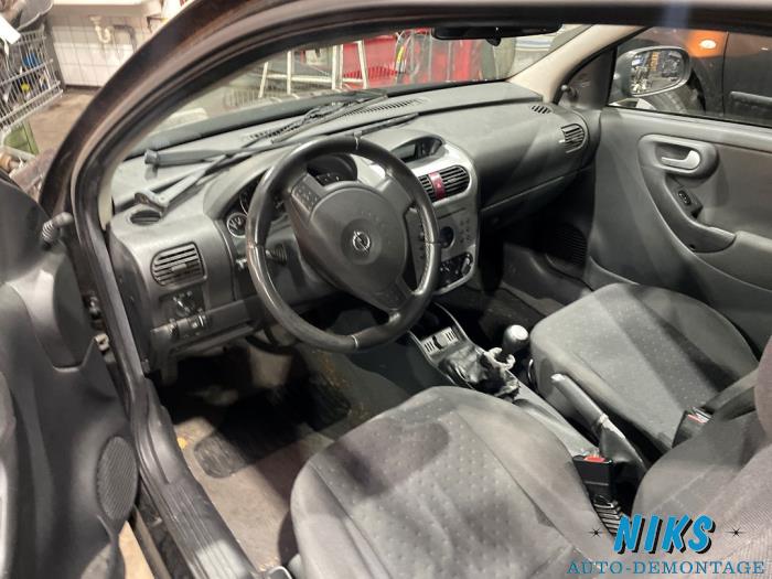 Opel Corsa C 1.2 16V Sloopvoertuig (2004, Zwart)