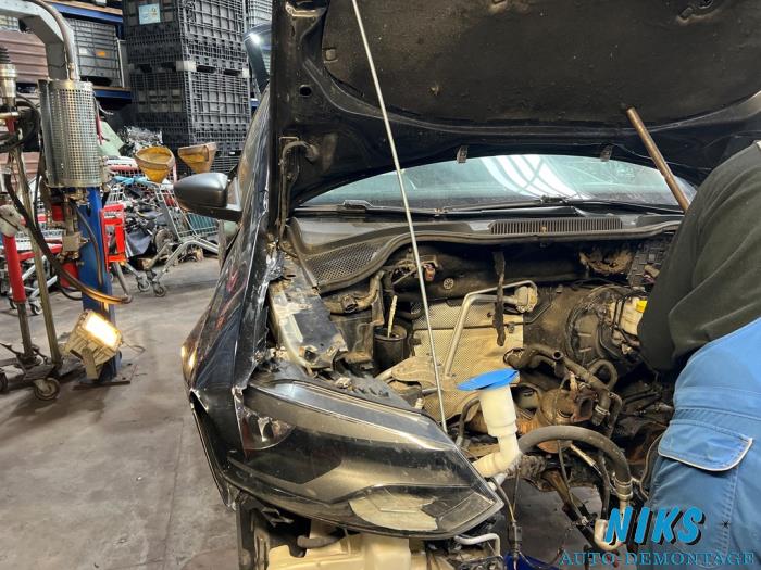 Volkswagen Polo Sloopvoertuig (2015, Zwart)