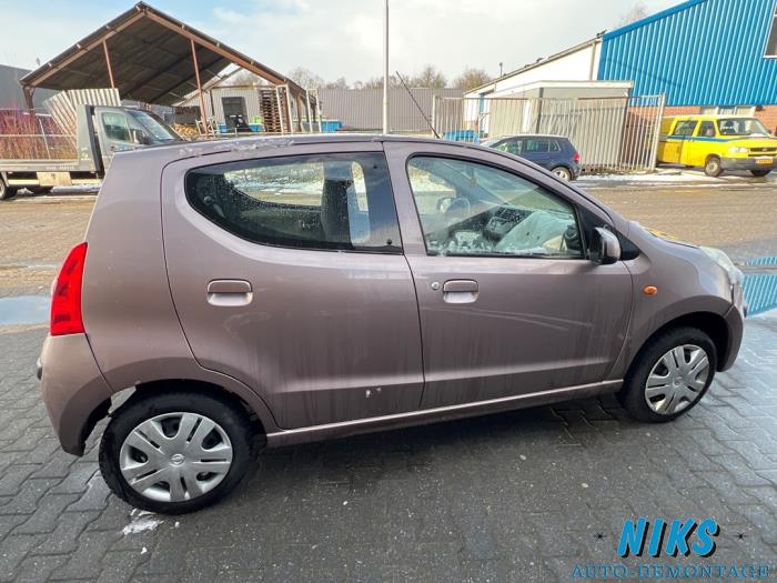 Nissan Pixo 1.0 12V Sloopvoertuig (2010, Bruin)