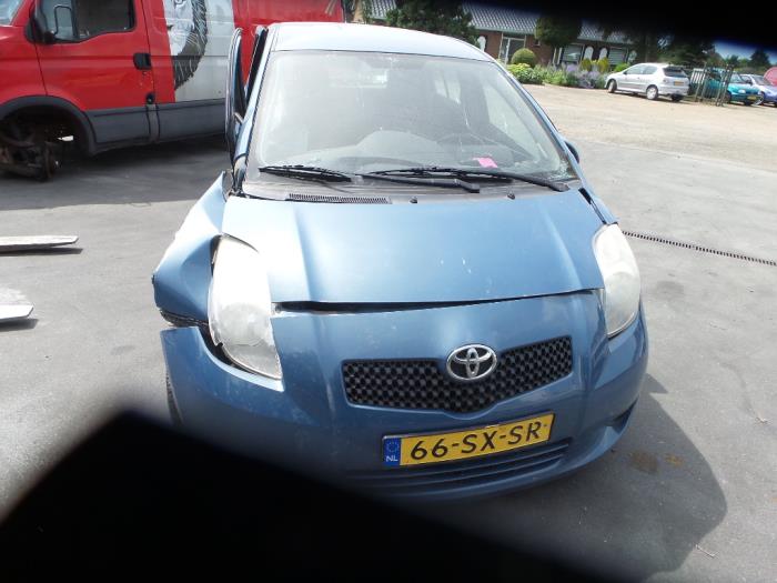 Toyota Yaris II 1.3 16V VVT-i Sloopvoertuig (2006, Grijs)