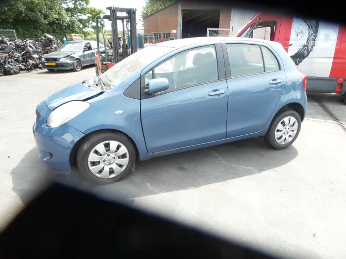 Toyota Yaris II 1.3 16V VVT-i Sloopvoertuig (2006, Grijs)