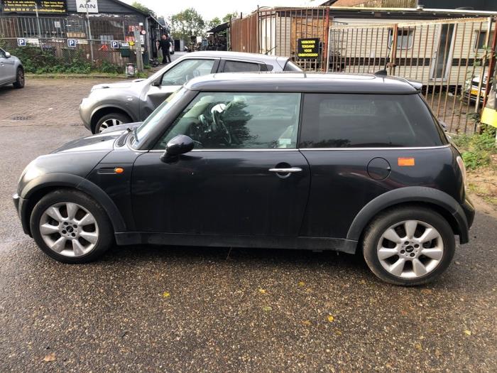Mini Mini One/Cooper 1.6 16V Cooper Sloopvoertuig (2005, Donker, Zwart)