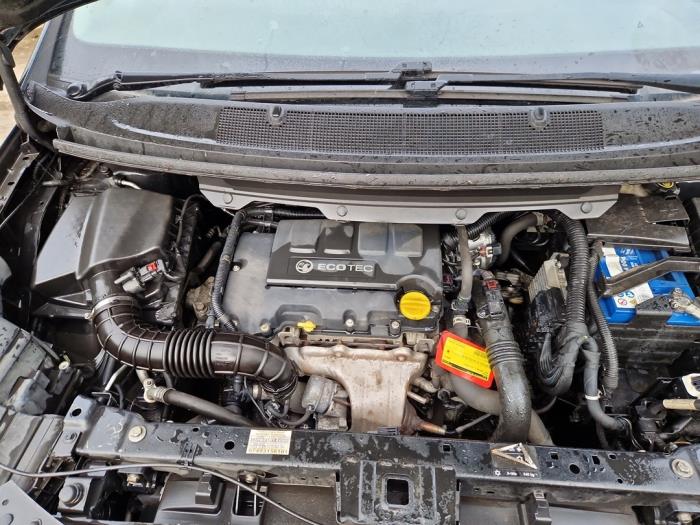 Opel Zafira Tourer 1.4 Turbo 16V EcoFLEX Sloopvoertuig (2016, Zwart)