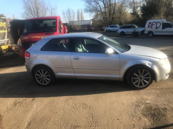 Audi A3 1.6 16V FSI Sloopvoertuig (2004, Grijs)