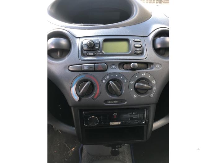 Toyota Yaris 1.0 16V VVT-i Sloopvoertuig (2000, Zwart)