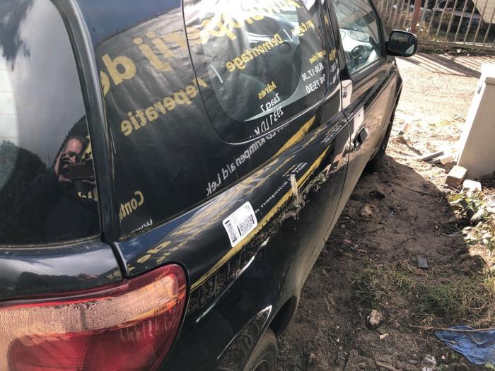 Toyota Yaris 1.0 16V VVT-i Sloopvoertuig (2000, Zwart)