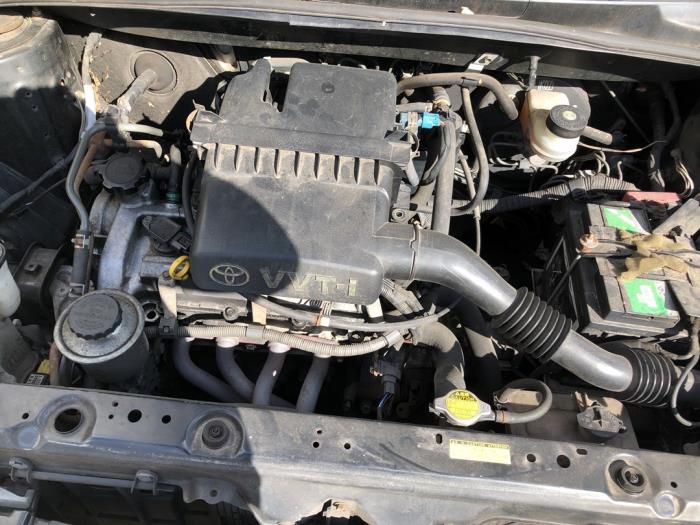 Toyota Yaris 1.0 16V VVT-i Sloopvoertuig (2000, Zwart)