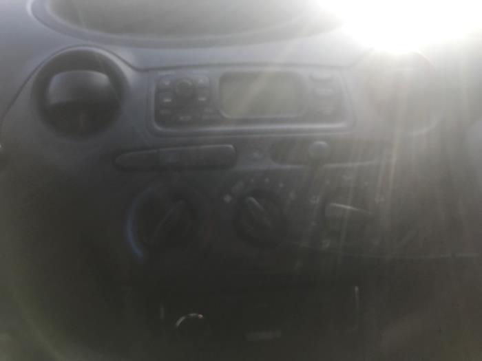 Toyota Yaris 1.0 16V VVT-i Sloopvoertuig (2000, Zwart)