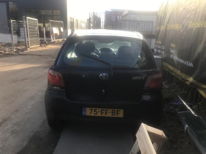 Toyota Yaris 1.0 16V VVT-i Sloopvoertuig (2000, Zwart)