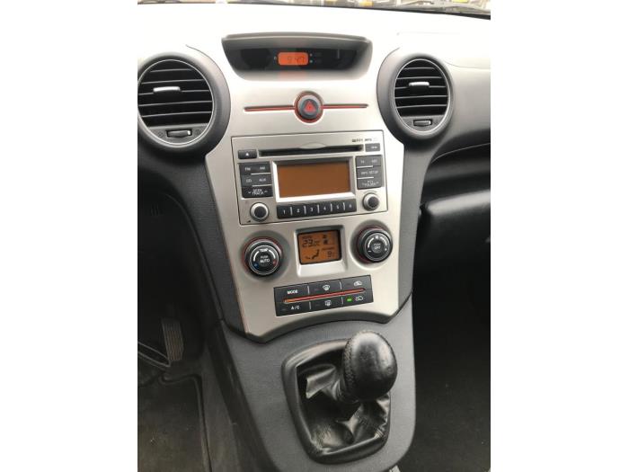 Kia Carens III 2.0i CVVT 16V Sloopvoertuig (2010, Grijs)