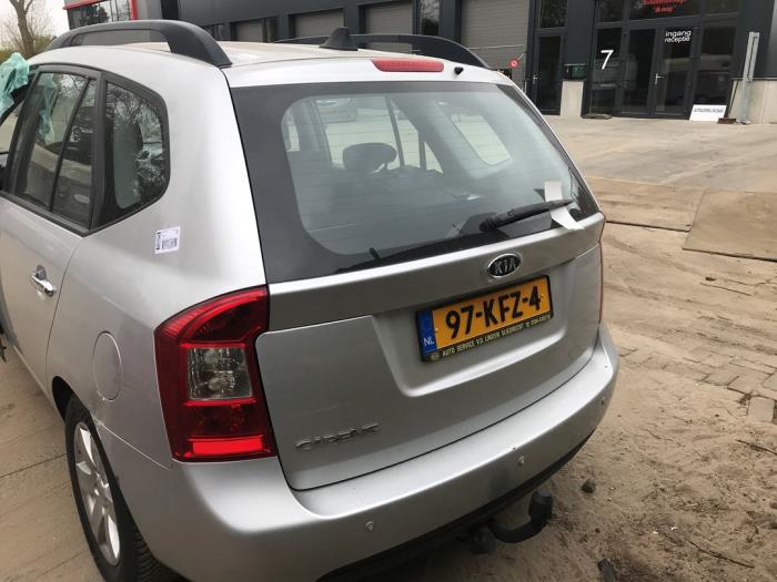 Kia Carens III 2.0i CVVT 16V Sloopvoertuig (2010, Grijs)