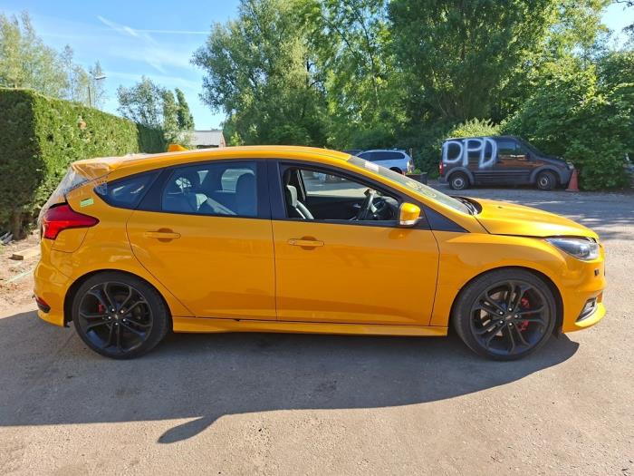 Ford Focus 3 ST 2.0 ST EcoBoost 16V Sloopvoertuig (2017, Geel)