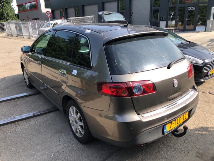 Fiat Croma 1.9 D Multijet 16V Sloopvoertuig (2010, Bruin)