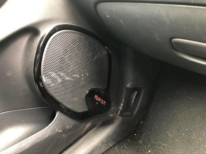 Renault Clio IV Estate/Grandtour 0.9 Energy TCE 12V Sloopvoertuig (2014, Licht, Grijs)