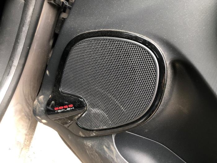 Renault Clio IV Estate/Grandtour 0.9 Energy TCE 12V Sloopvoertuig (2014, Licht, Grijs)