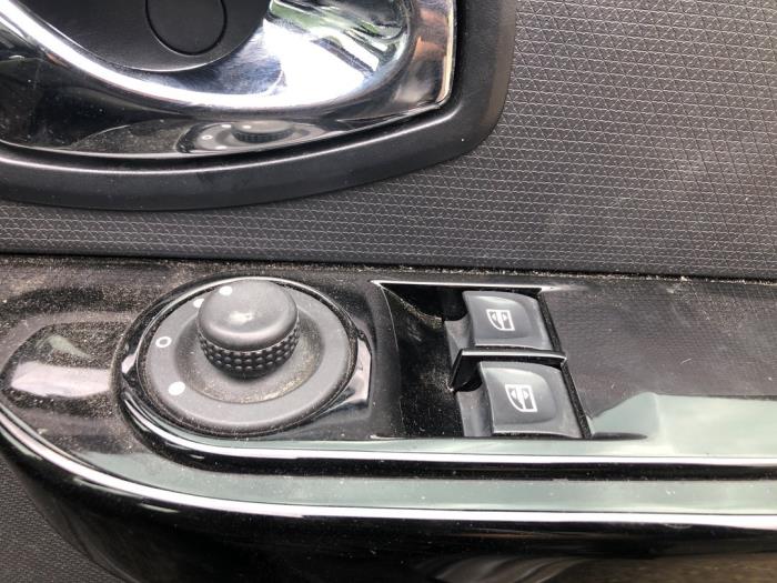 Renault Clio IV Estate/Grandtour 0.9 Energy TCE 12V Sloopvoertuig (2014, Licht, Grijs)