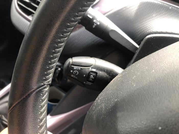 Peugeot 2008 1.2 Vti 12V PureTech 82 Sloopvoertuig (2015, Zwart)