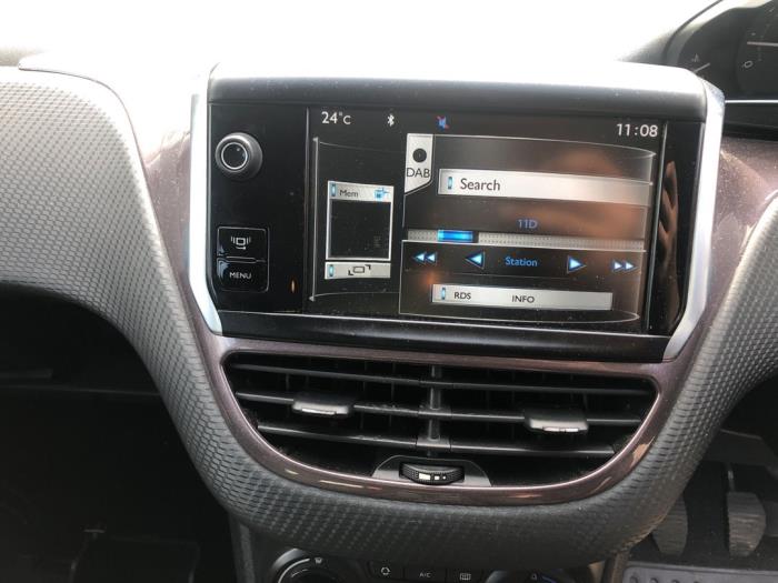 Peugeot 2008 1.2 Vti 12V PureTech 82 Sloopvoertuig (2015, Zwart)