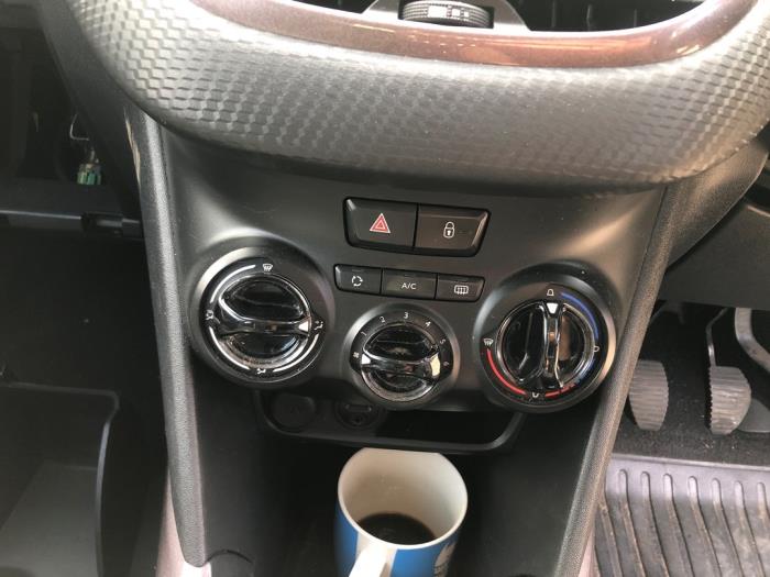 Peugeot 2008 1.2 Vti 12V PureTech 82 Sloopvoertuig (2015, Zwart)