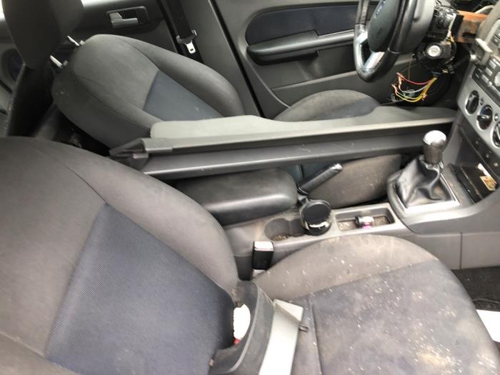 Ford Focus 2 Wagon 1.6 16V Sloopvoertuig (2007, Zwart)