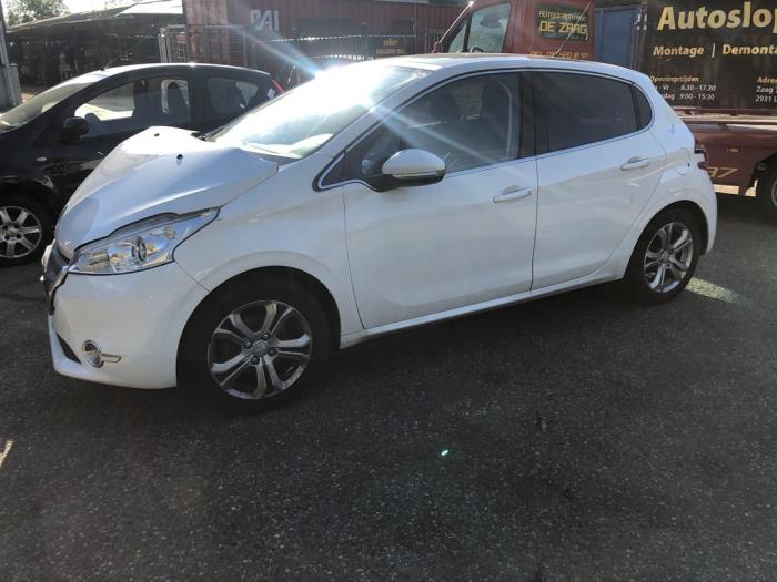 Peugeot 208 I 1.2 Vti 12V PureTech 82 Sloopvoertuig (2015, Wit)