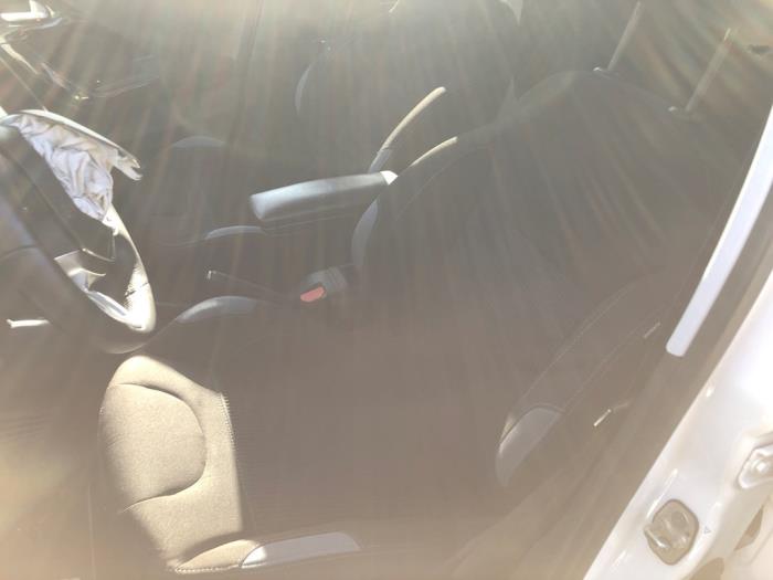 Peugeot 208 I 1.2 Vti 12V PureTech 82 Sloopvoertuig (2015, Wit)