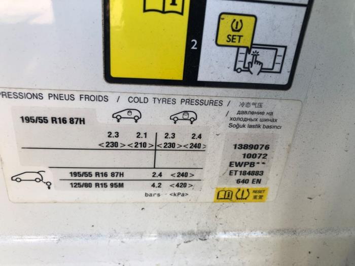 Peugeot 208 I 1.2 Vti 12V PureTech 82 Sloopvoertuig (2015, Wit)