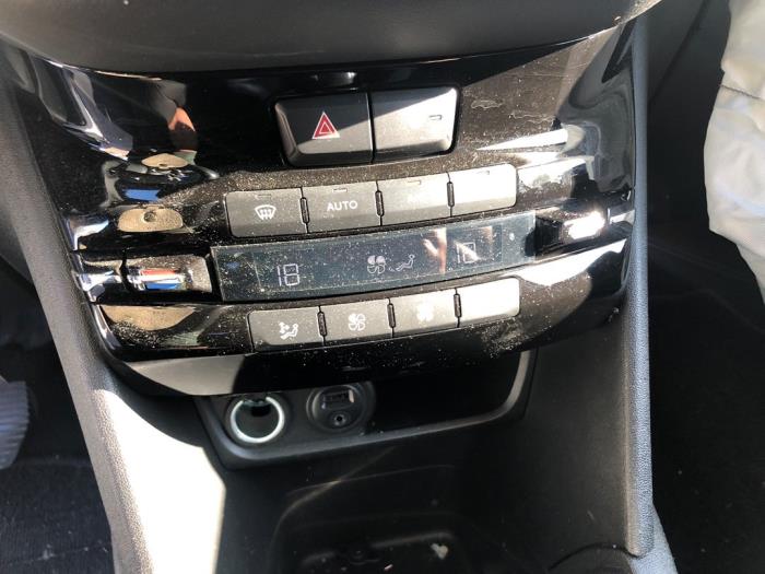 Peugeot 208 I 1.2 Vti 12V PureTech 82 Sloopvoertuig (2015, Wit)