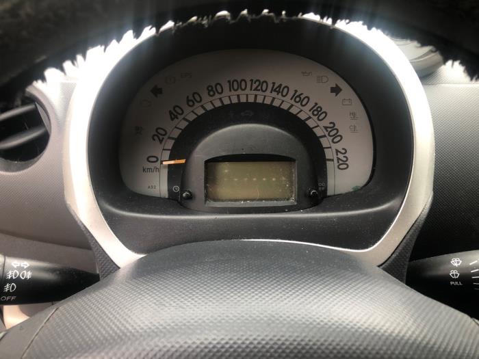 Daihatsu Sirion 2 1.3 16V DVVT Sloopvoertuig (2006, Grijs)