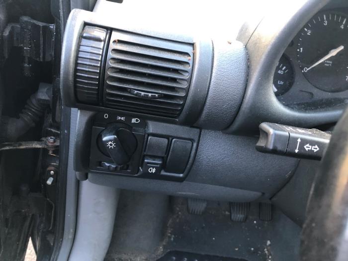 Opel Corsa B 1.4i Sloopvoertuig (1997, Zwart)